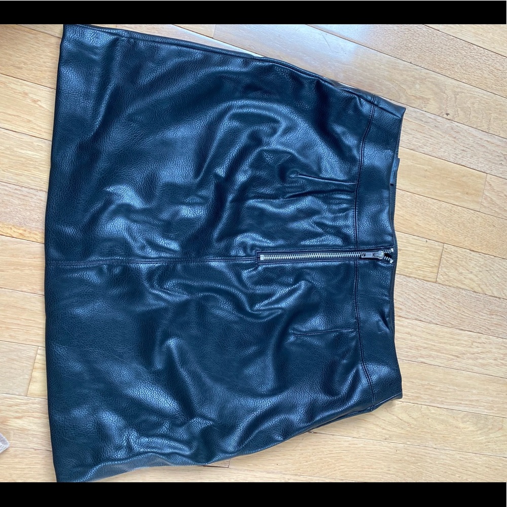 H&M black leather zip front skirt